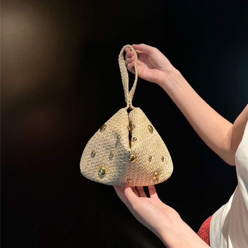 Triangular Woven Straw Clutch  - đánh giá và giá Women'S Raffia Bags